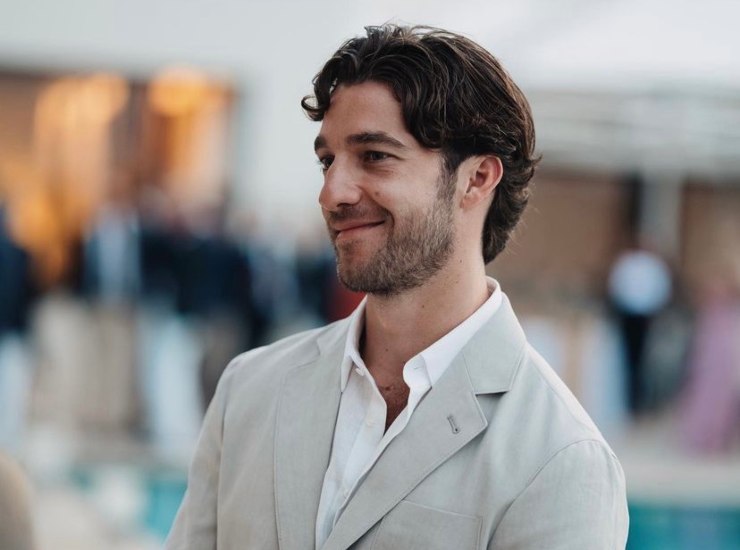 Lorenzo Viotti giacca beige