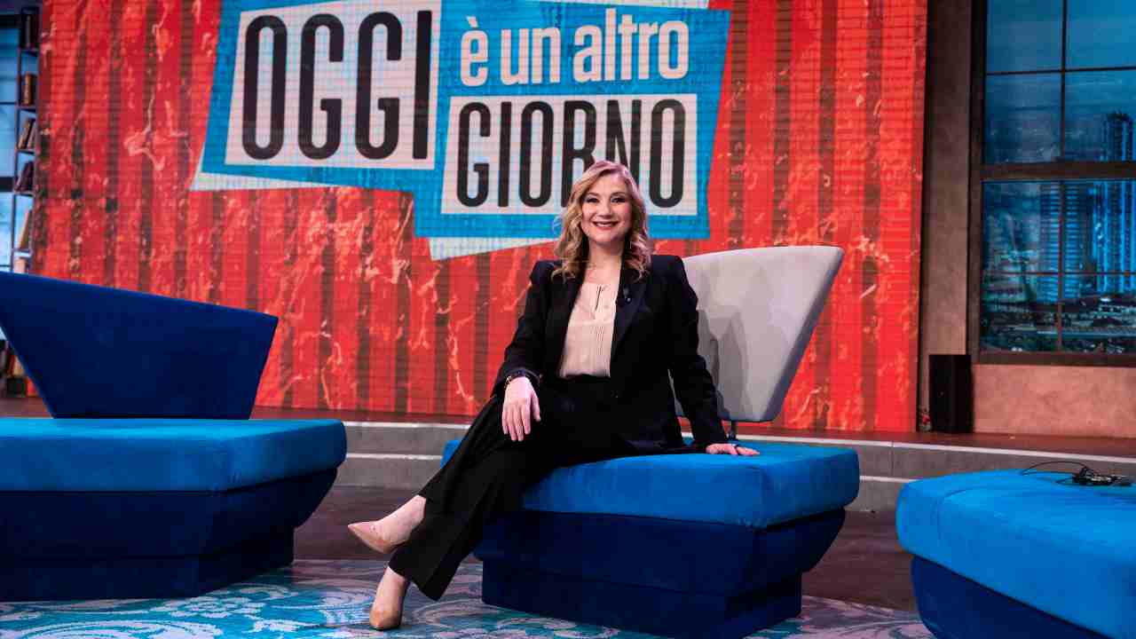 Serena Bortone tailleur nero
