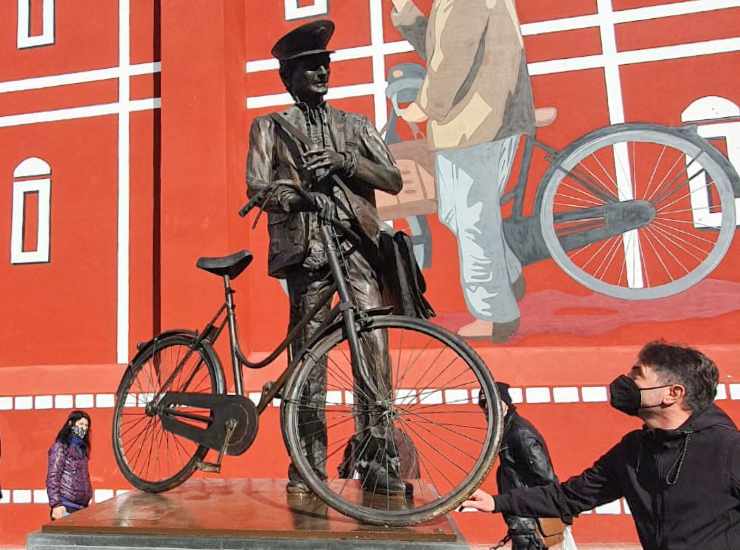 Statua commemorativa Massimo Troisi