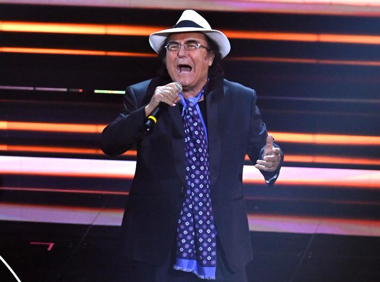 Albano Carrisi si esibisce durante il Festival di Sanremo
