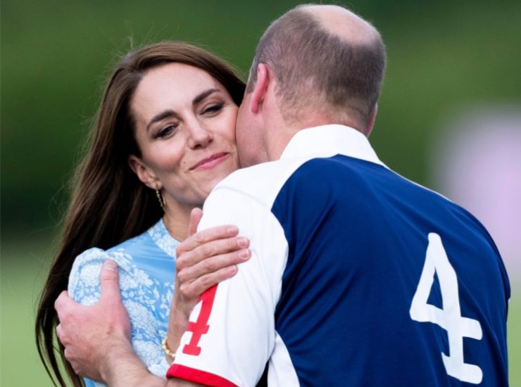 William bacia Kate Middleton