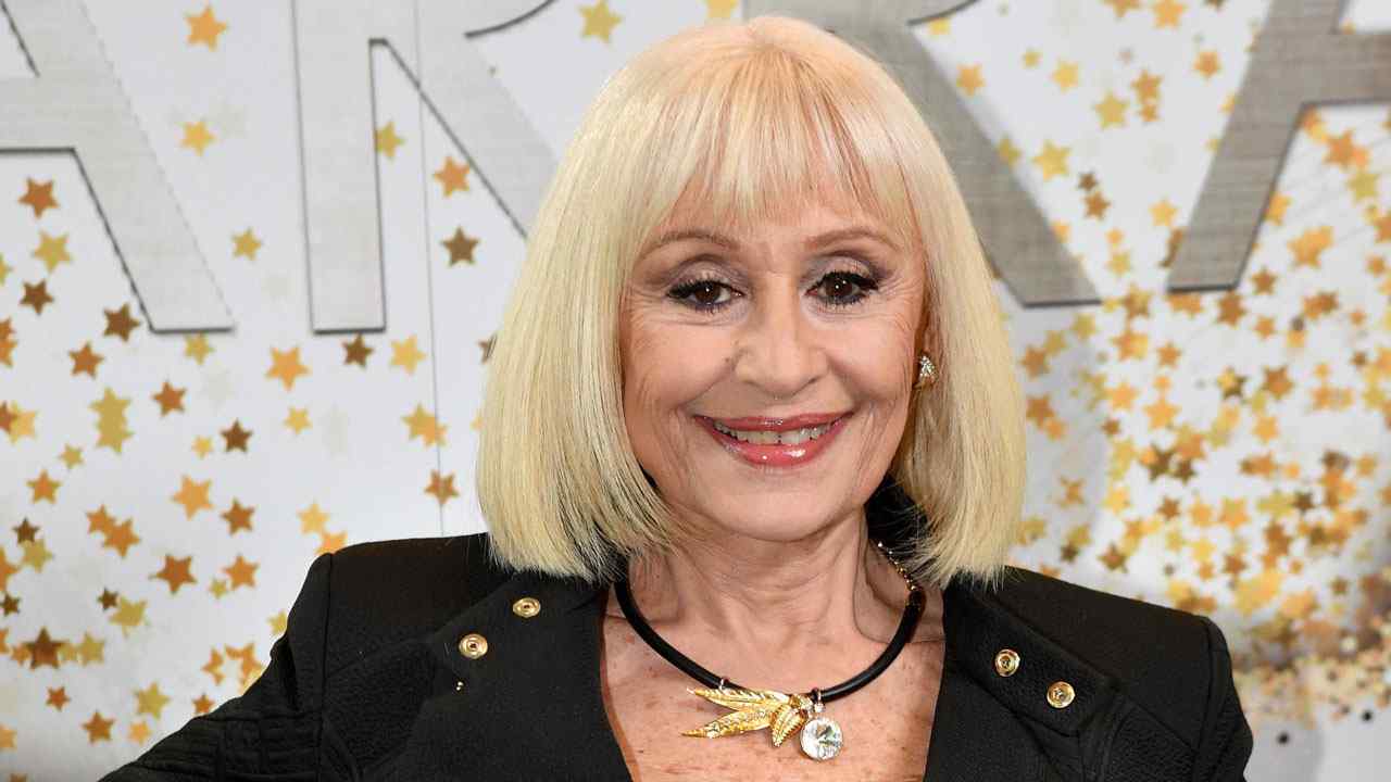 Raffaella Carrà sorride