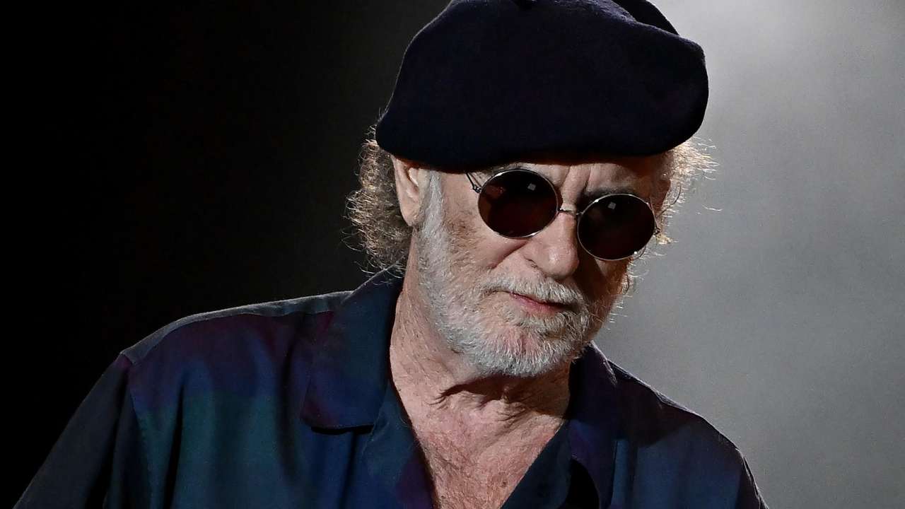 Francesco De Gregori occhiali scuri e basco nero