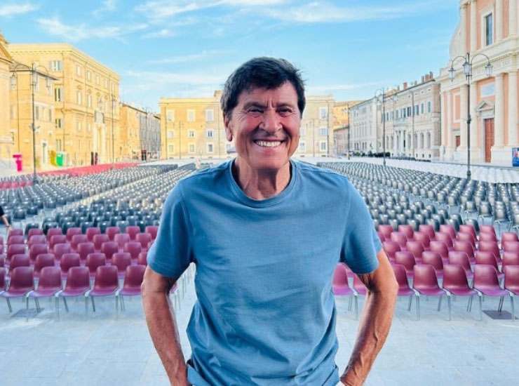 Gianni Morandi sorride