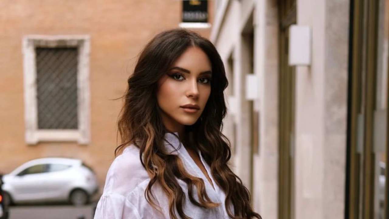 Jessica Selassiè camicia bianca