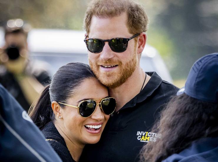 Meghan Markle Harry occhiali scuri
