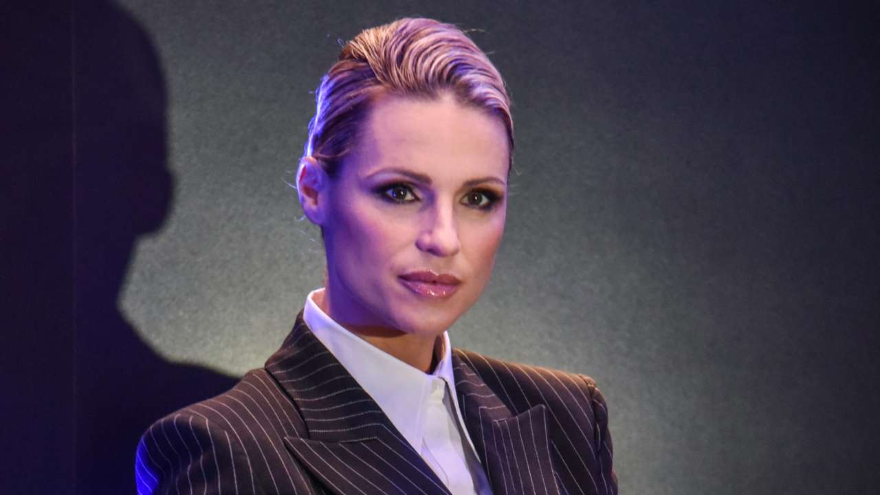 Michelle Hunziker completo gessato