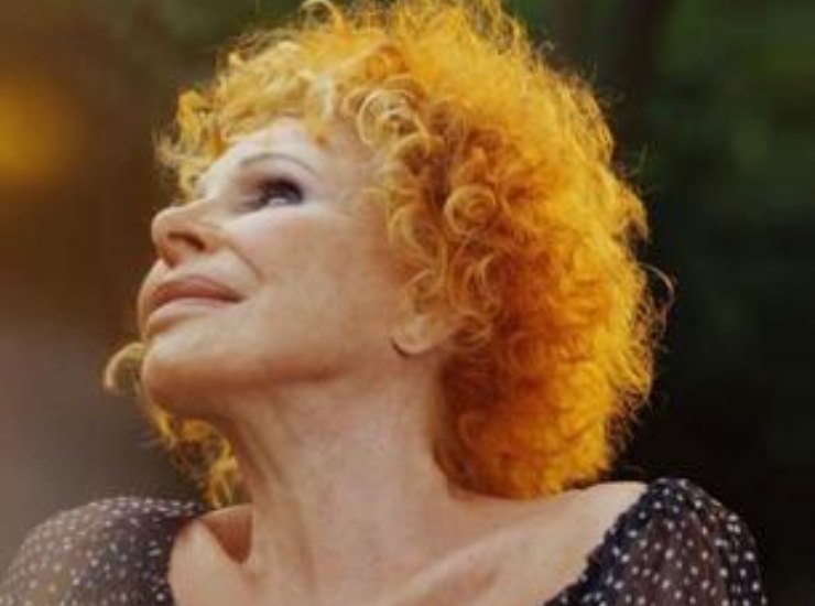 Ornella Vanoni posa per Grazia