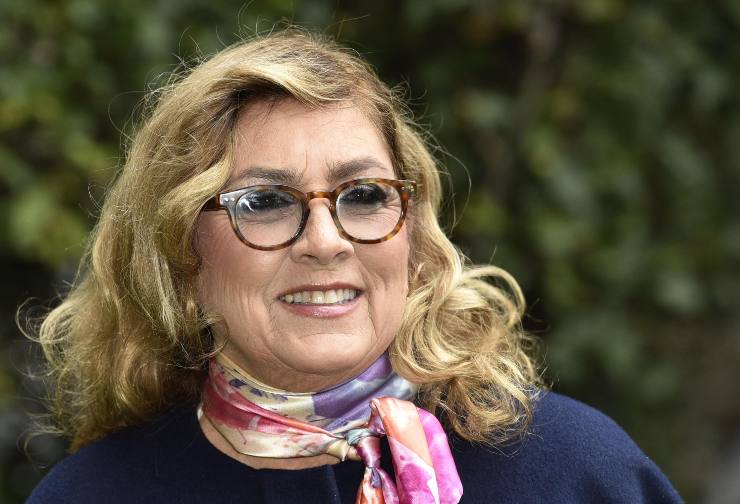 Romina Power occhiali da vitsa e foulard