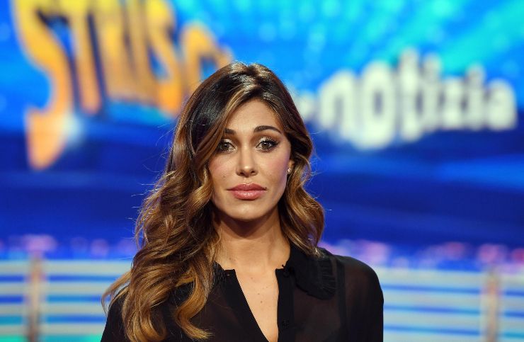 Belen Rodriguez abito nero Striscia la Notizia