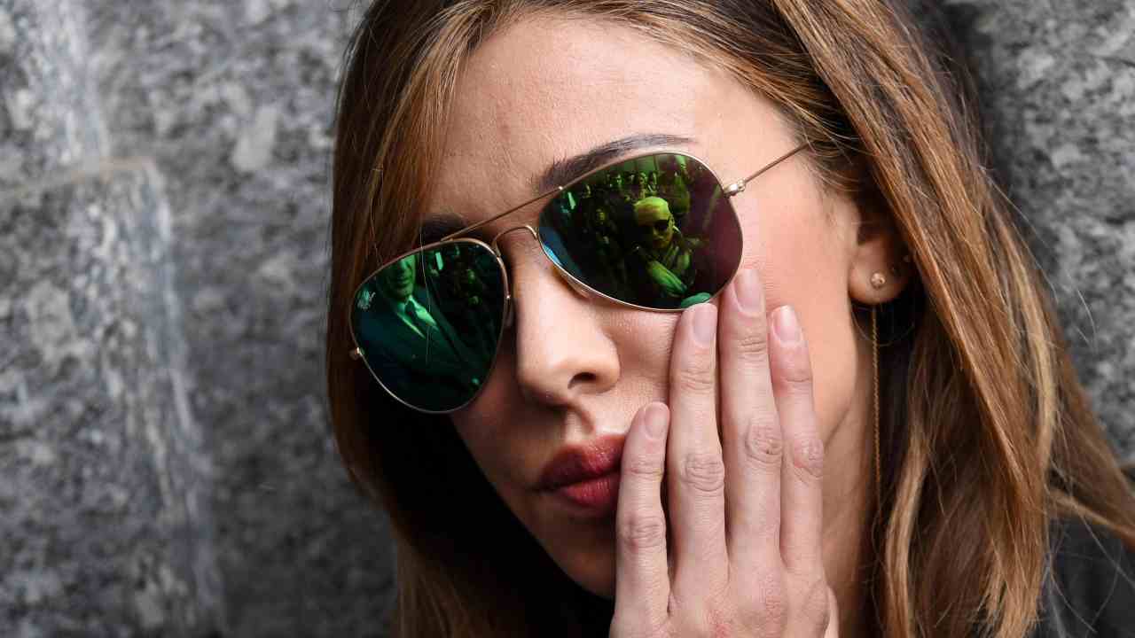 Belen Rodriguez occhiali Ray Ban