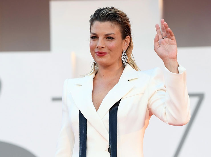 Emma Marrone abito bianco
