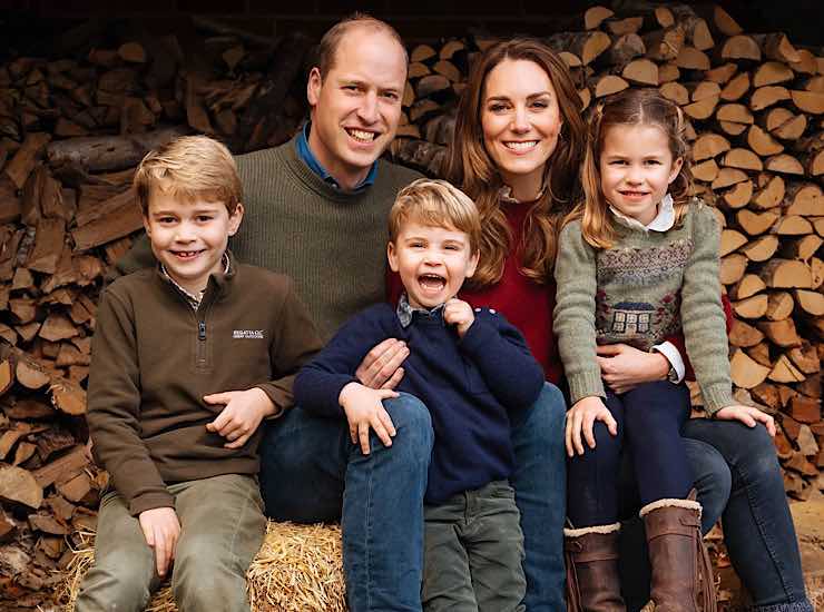 George, Charlotte e Luis con i genitori