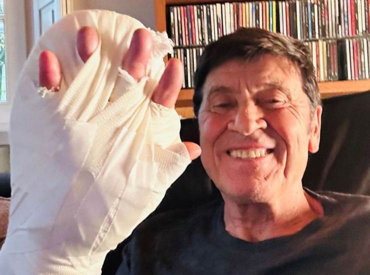 Gianni Morandi ed il brutto incidente domestico