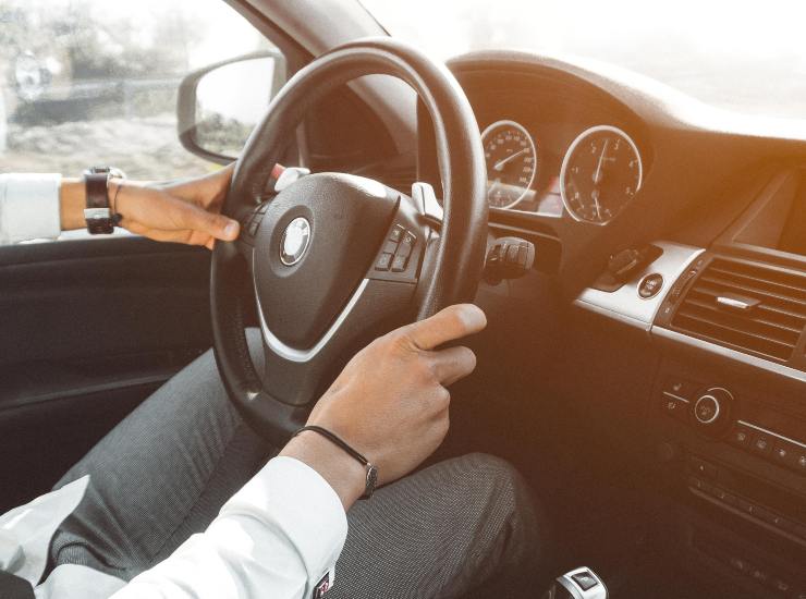 Guidare l'auto di un'altra persona