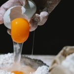 Uovo crudo preparazione