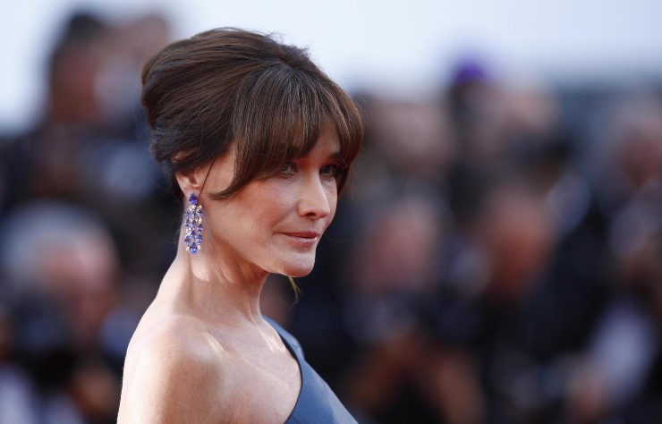 Carla Bruni abito monosalla