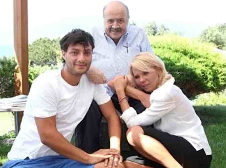 Gabriele con Maria De Filippi e Maurizio Costanzo