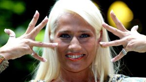 Heather Parisi capelli biondo platino