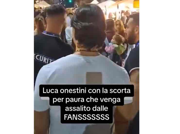 Luca Onestini con la scorta