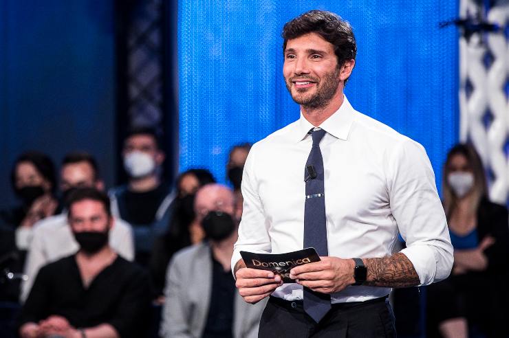 Stefano De Martino camicia e cravatta