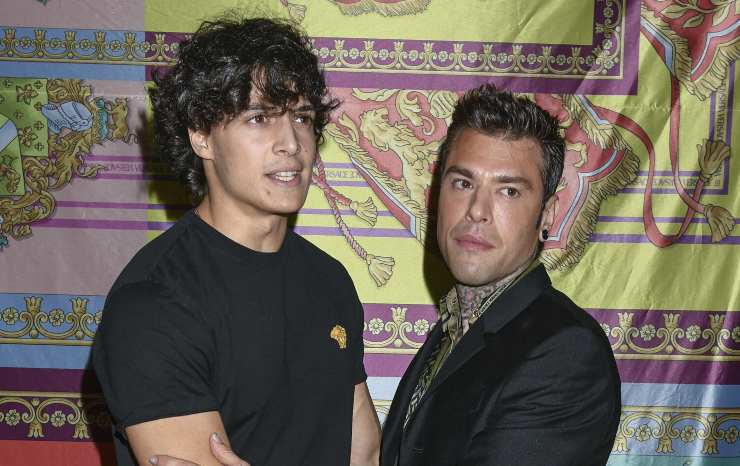 Luis Sal e Fedez camicia leopardata