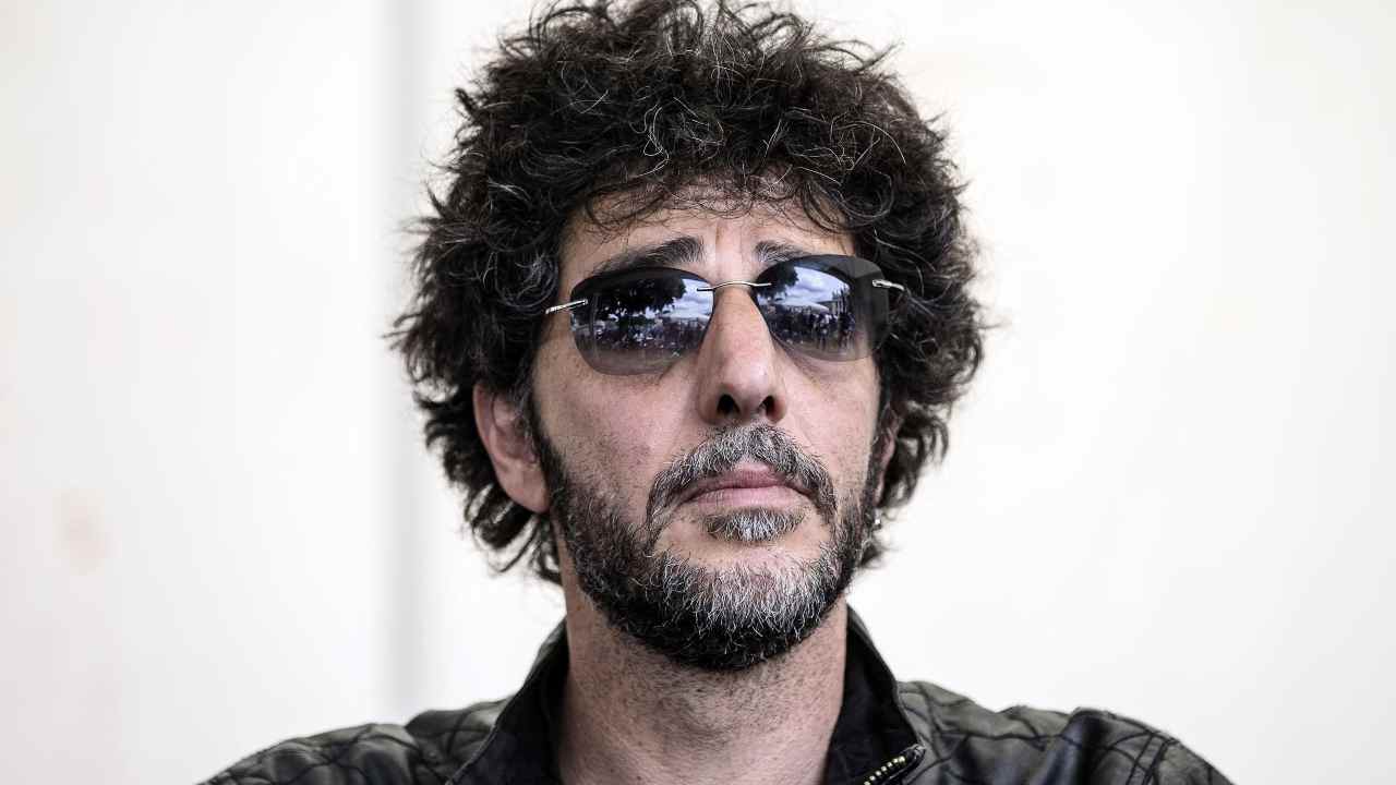 Max Gazzè occhiali lenti scure