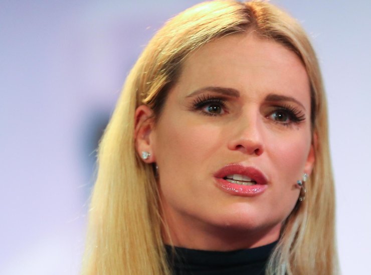 Michelle Hunziker dolcevita nero