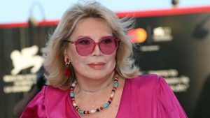 Amanda Lear abito fucsia