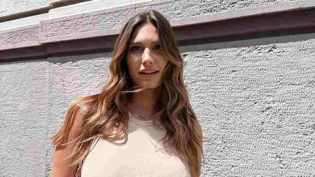 Beatrice Valli abito beige