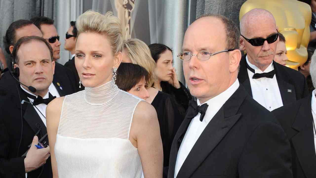 Charlene di Monaco abito bianco - Alberto