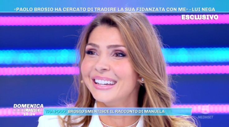 Manuela Ferrera sorride
